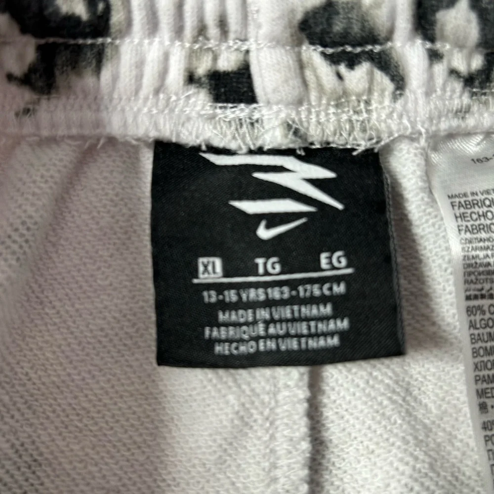 Nike 3 band big kids XL‎ change shorts
